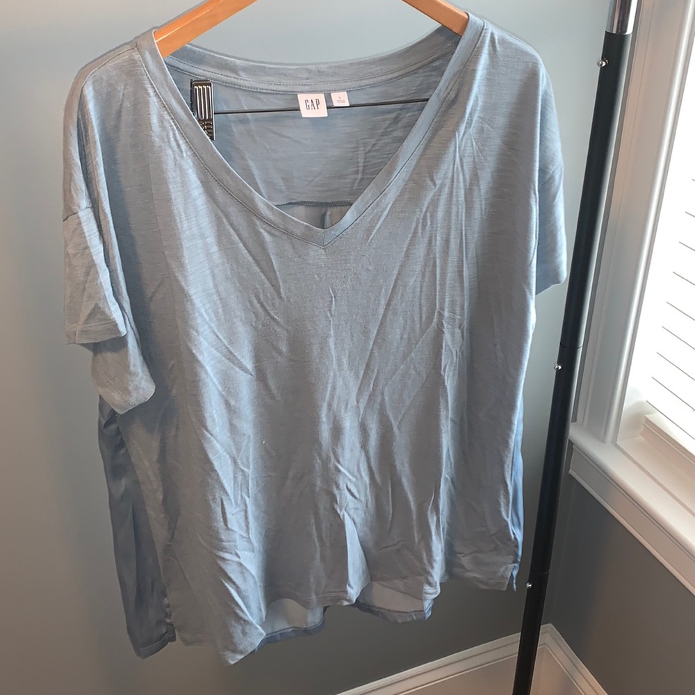 GAP V-Neck Tee